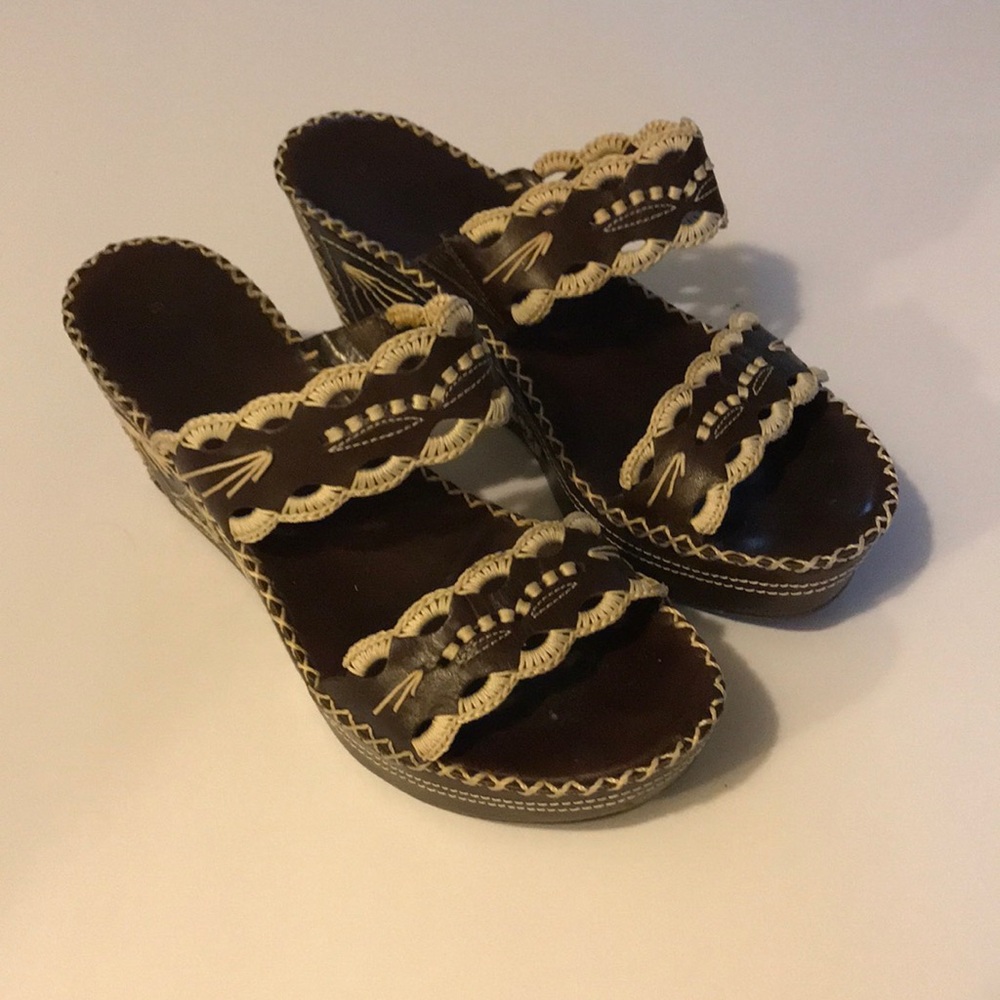 BCBG Brown Wedge size 7m w white stitch detailing